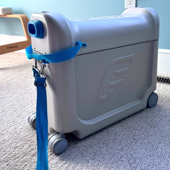 Stokke JetKids BedBox for Elevated Travel 🛴✈️😴 - Picture 3 of 5